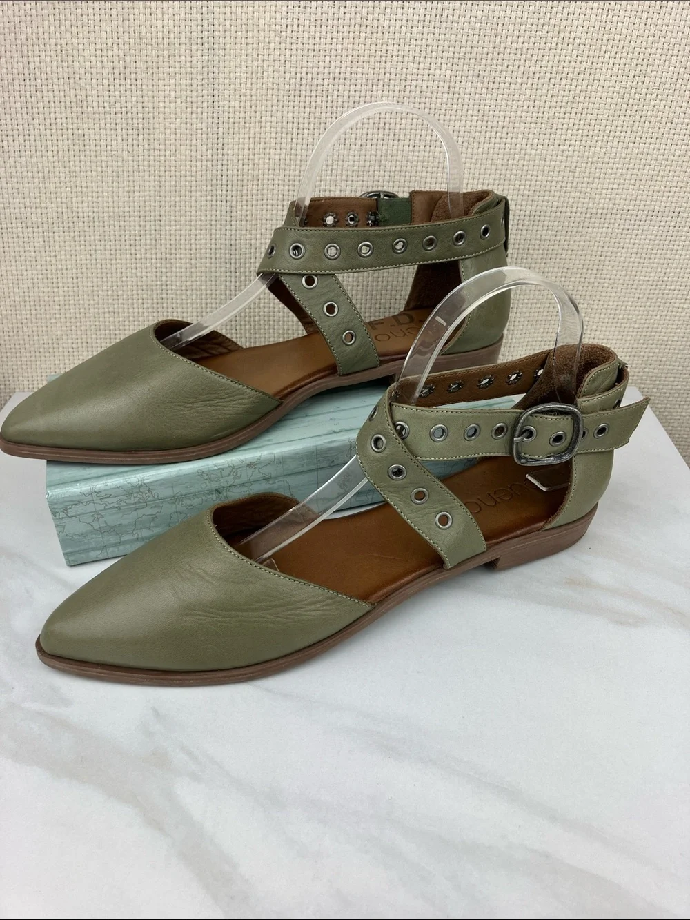 Bueno Becky Green Leather Flats Ankle Strap Size 41